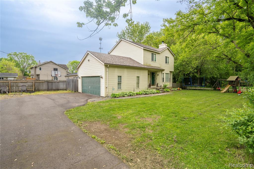 4621 Dickerson Avenue, Waterford, MI 48328 — Photo 2