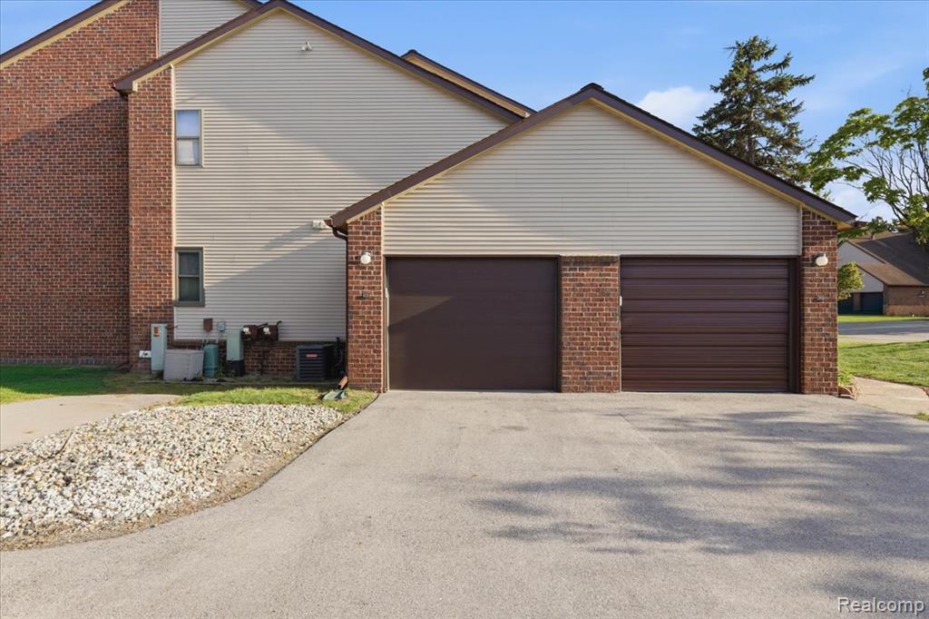 6680 Ridgefield Circle, 101, West Bloomfield, MI — Photo 31