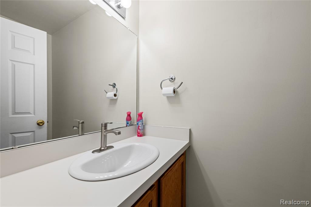 24762 Bashian Drive, Novi, MI — Photo 12