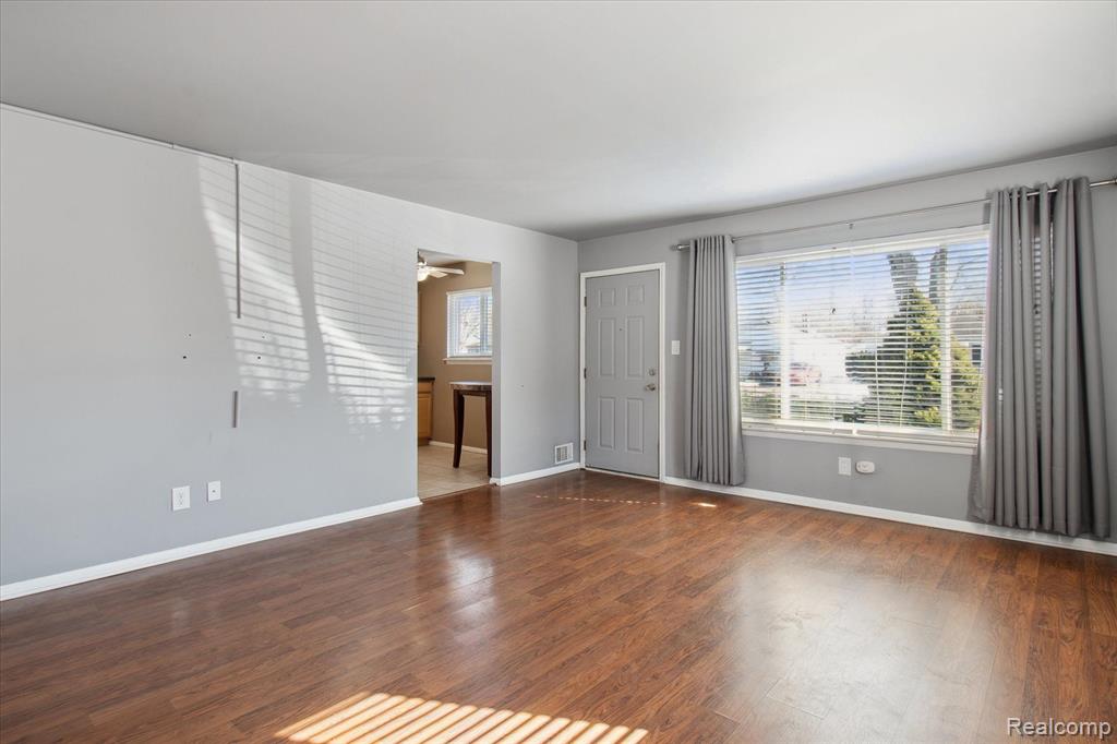 6491 N WAVERLY Street, Dearborn Heights, MI 48127 — Photo 9
