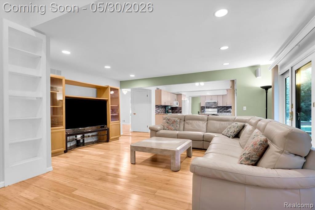 29100 Creek Bend Drive, Farmington, MI 48331 — Photo 8