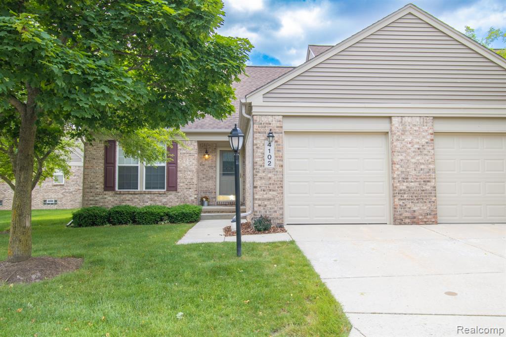 4102 Hunters Circle E, Canton, MI 48188 — Photo 3
