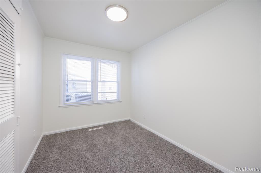 10111 Albany Street, Oak Park, MI 48237 — Photo 9