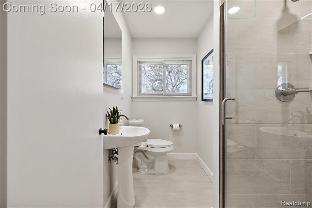 (Main Floor) Full Bathroom 2 (Shower)