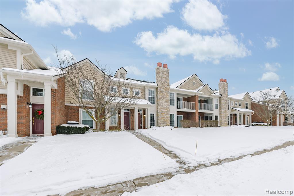 28260 OAKMONTE Circle E, New Hudson, MI 48165 — Photo 4