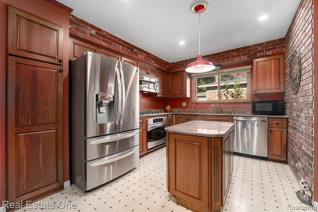 5761 Bingham Drive, Troy, MI 48085 — Photo 4