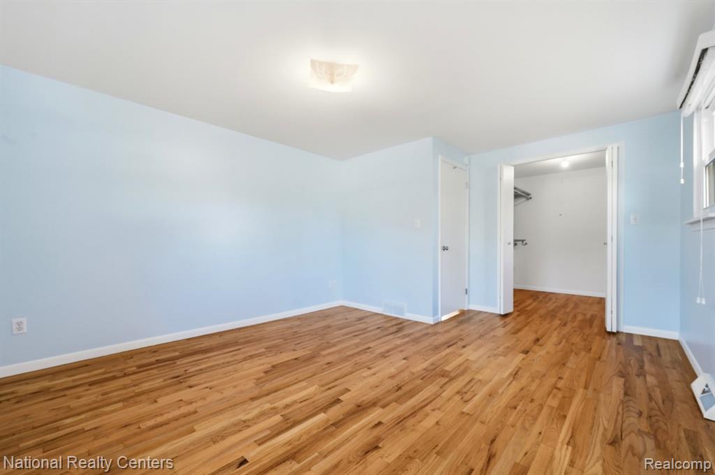 5595 Birdview Heights, Orchard Lake Village, MI 48324 — Photo 15