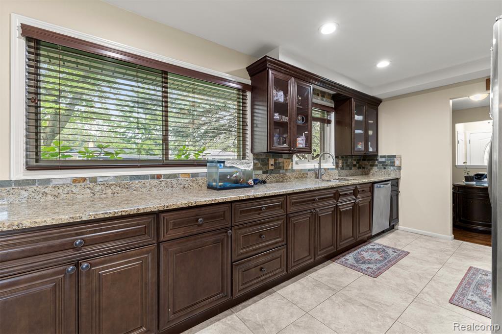 8570 Rockland Street, Dearborn Heights, MI 48127 — Photo 20