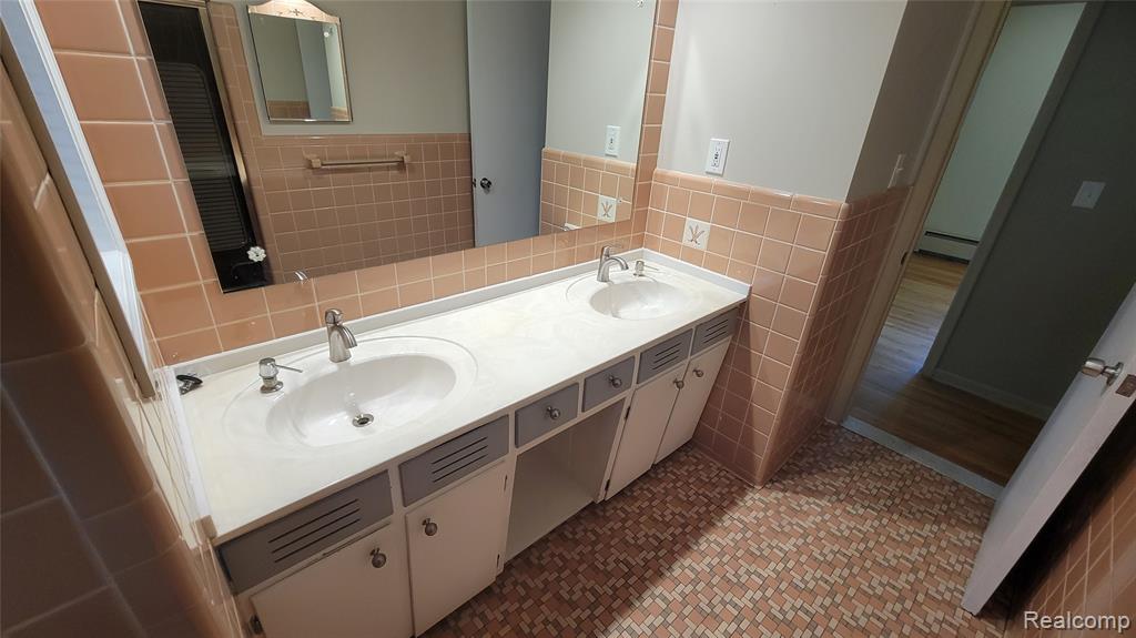 45502 Klingkammer Street, Utica, MI 48317 — Photo 24