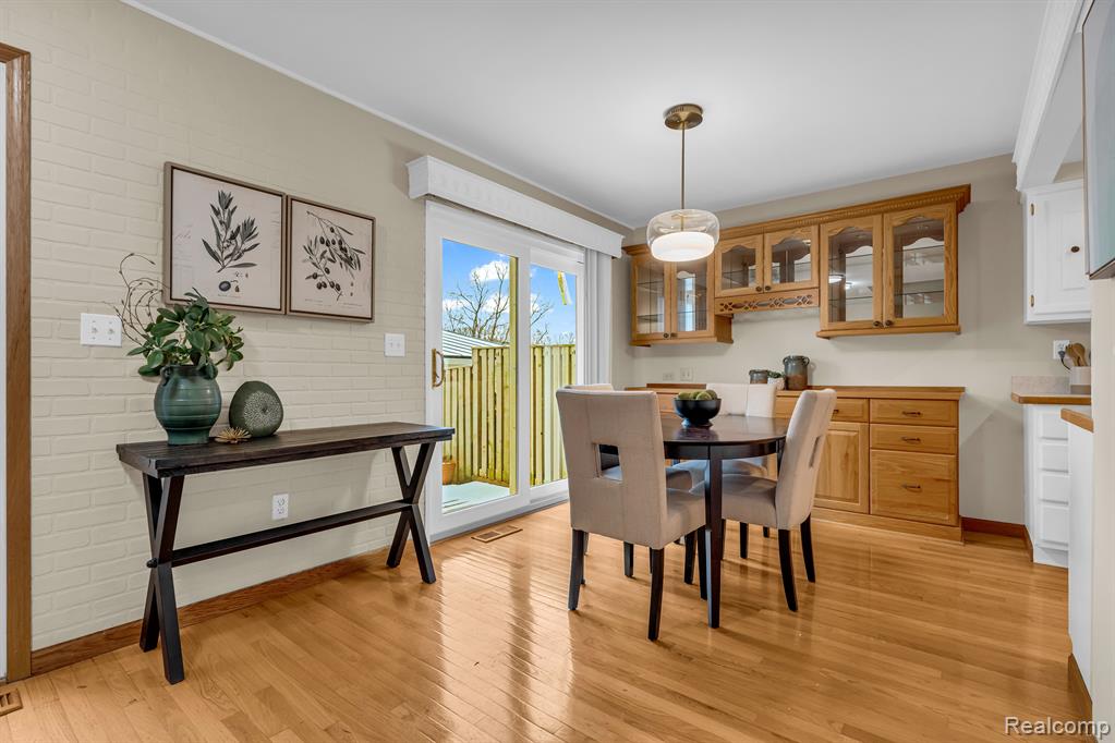 745 OAK BROOK RIDGE Drive, Rochester Hills, MI 48307 — Photo 2