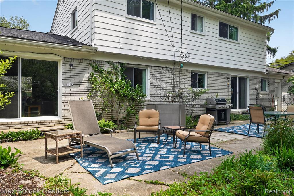 7456 Glengrove Drive, Bloomfield Hills, MI 48301 — Photo 44