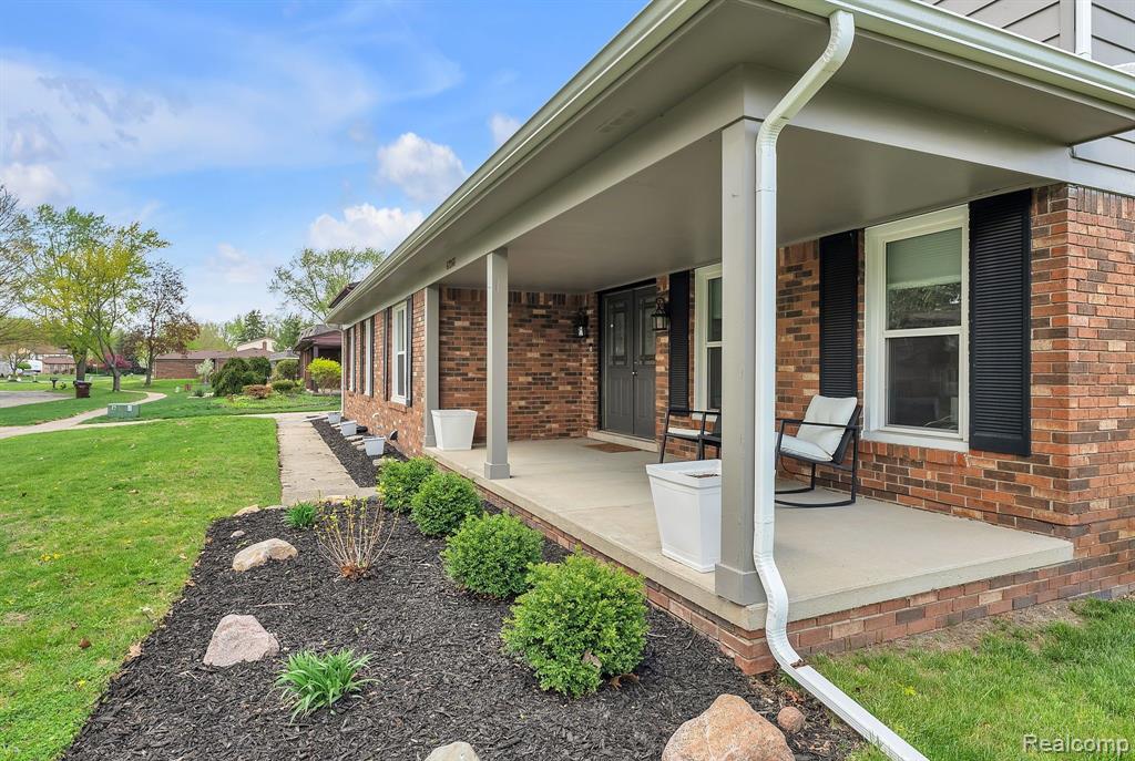 47266 WARWICK Court, Shelby Twp, MI 48315 — Photo 3