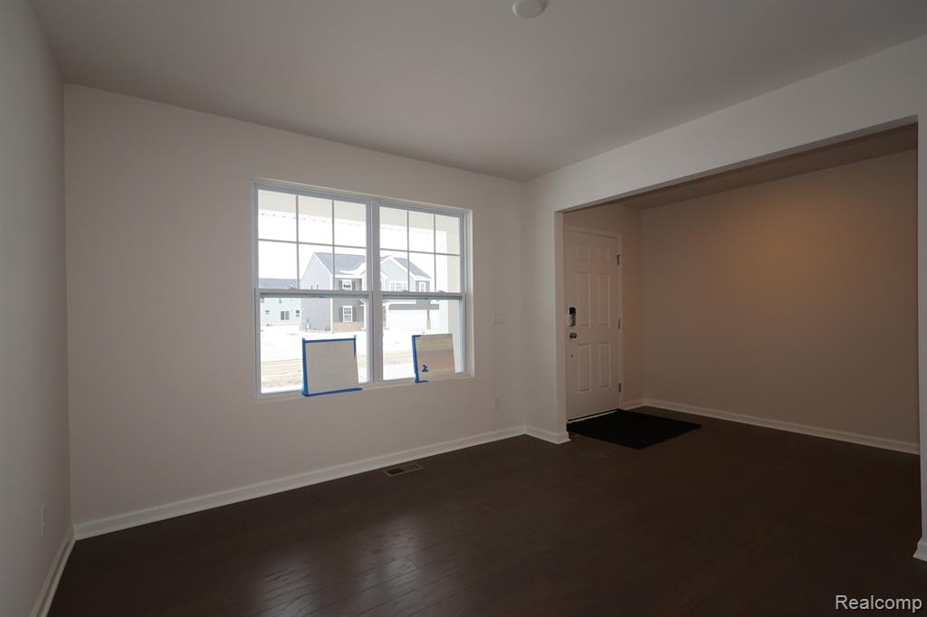 54854 Heron Circle, New Baltimore, MI 48047 — Photo 11