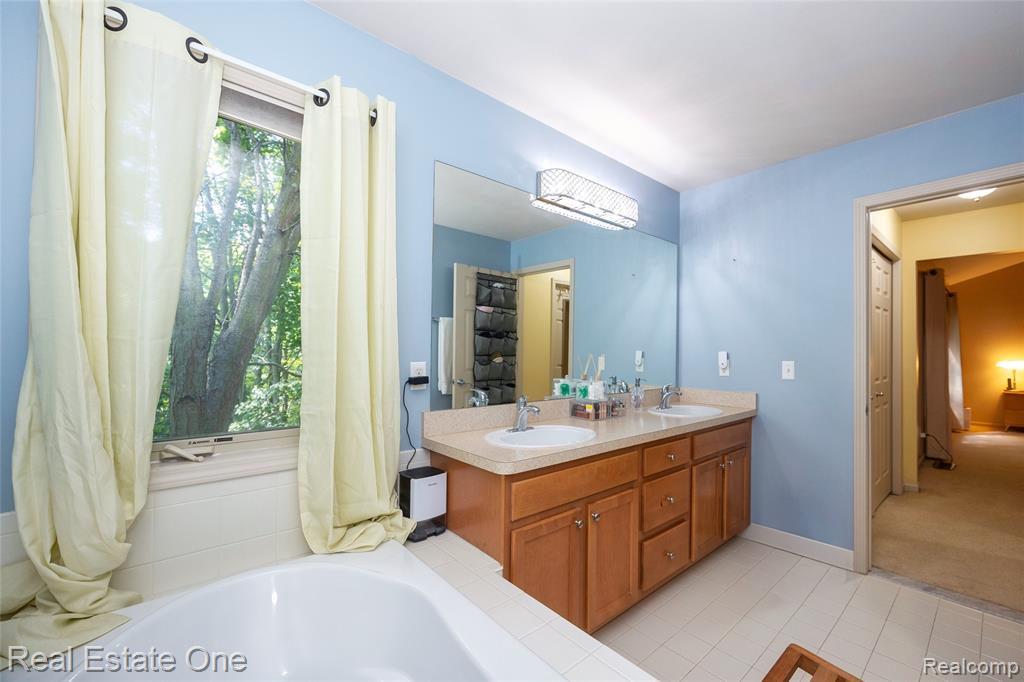 3481 Castlewood Court, Wixom, MI — Photo 49