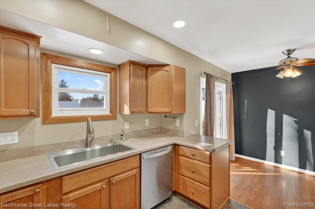 819 Southwood Drive, Fenton, MI 48430 — Photo 11