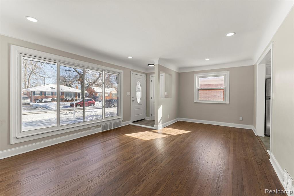 9327 Columbia, Redford, MI 48239 — Photo 3