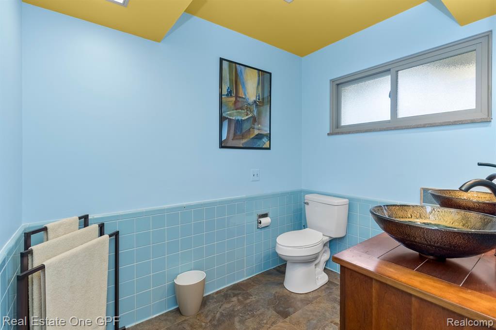 60 MOORLAND Drive, Grosse Pointe Shores, MI 48236 — Photo 38