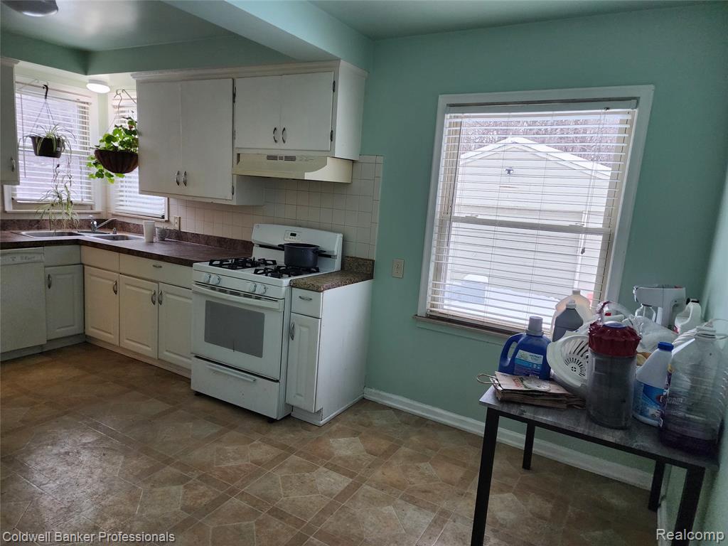 18925 Bentler Street, Detroit, MI 48219 — Photo 10
