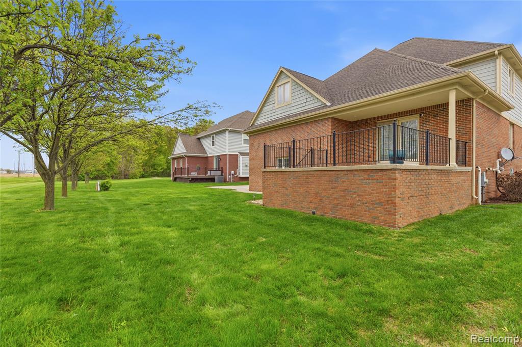 49783 Golden Park Drive, Utica, MI 48315 — Photo 6