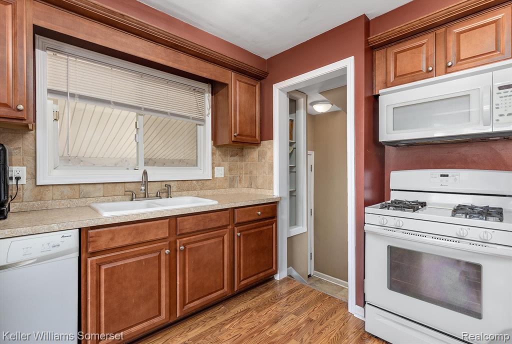 863 MAYFLOWER Avenue, Lincoln Park, MI 48146 — Photo 13