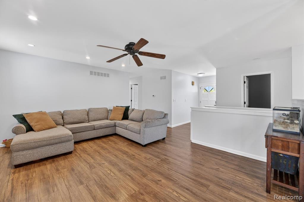 61350 Creekview Drive, South Lyon, MI 48178 — Photo 12