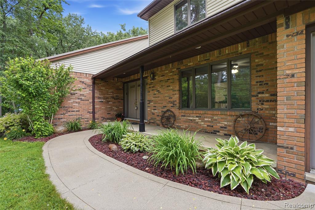 68345 Romeo Plank Road, Ray, MI — Photo 2