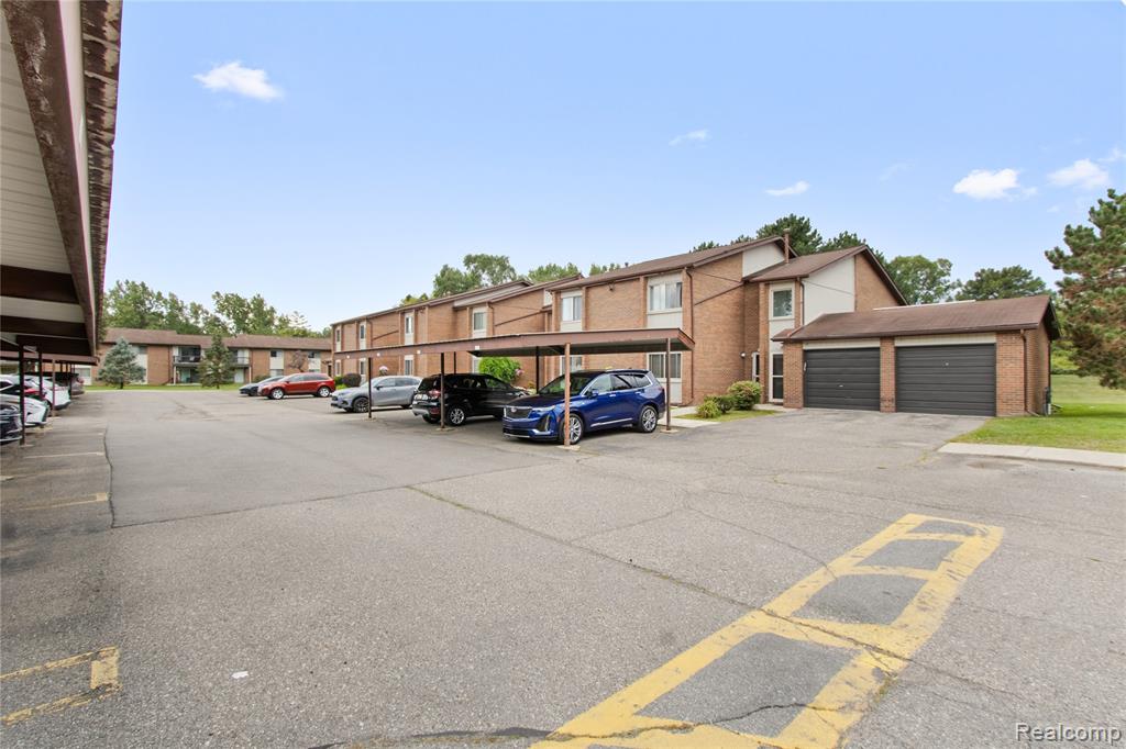 33905 Pondview Circle, Livonia, MI 48152 — Photo 3