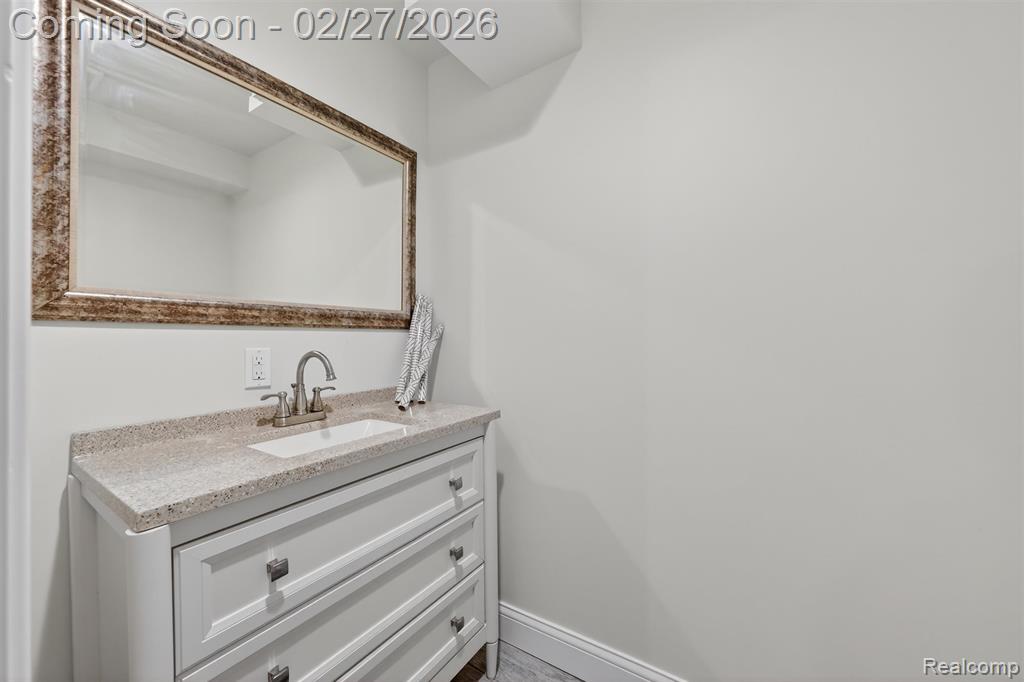 801 Linden Way, Auburn Hills, MI 48326 — Photo 43