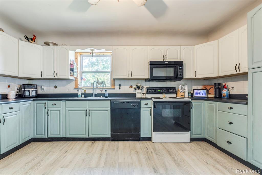 203 S Main Street, Capac, MI 48014 — Photo 23