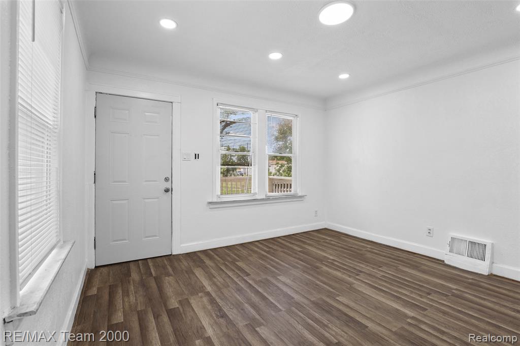 6900 Westwood Street - Photo 5
