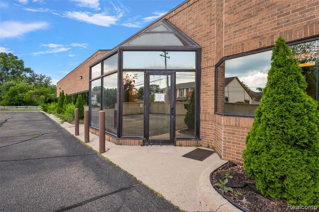 33830 Harper Avenue - Photo 3