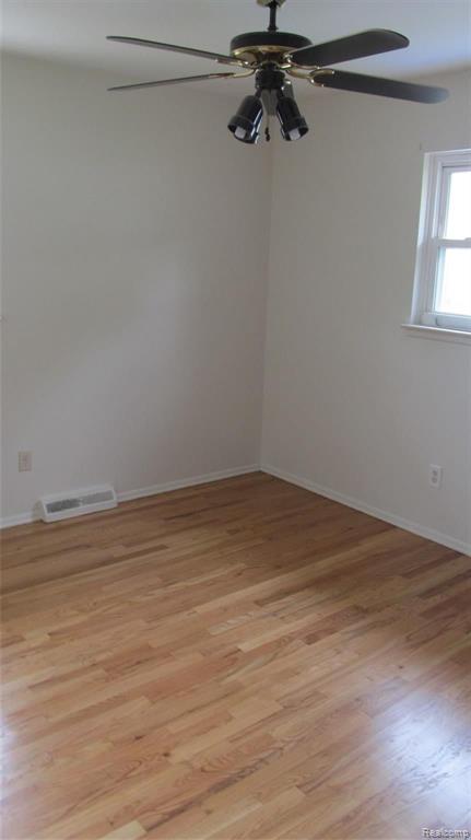 5652 WESTPOINT Street, Dearborn Heights, MI 48125 — Photo 13
