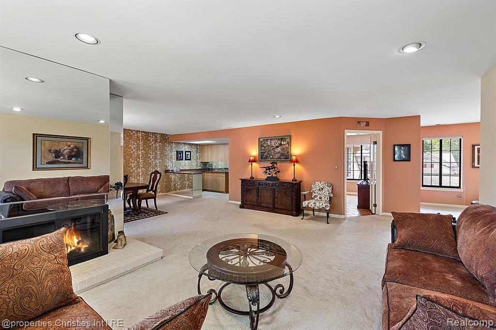 7460 PEBBLE Lane, West Bloomfield, MI — Photo 9