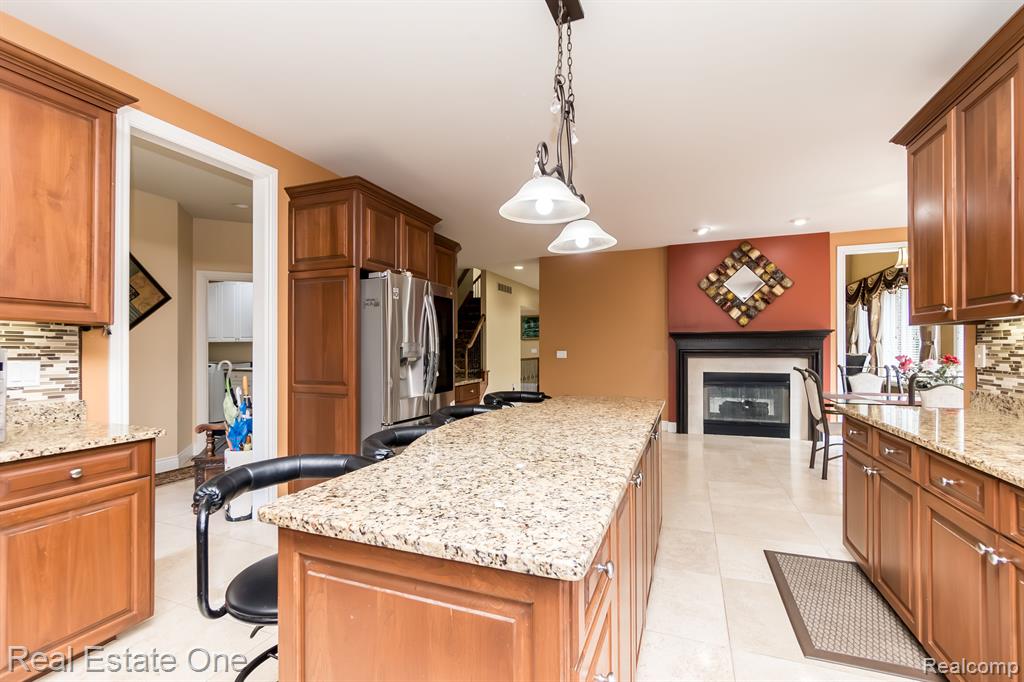 18090 Peninsula Way, Northville, MI 48168 — Photo 44