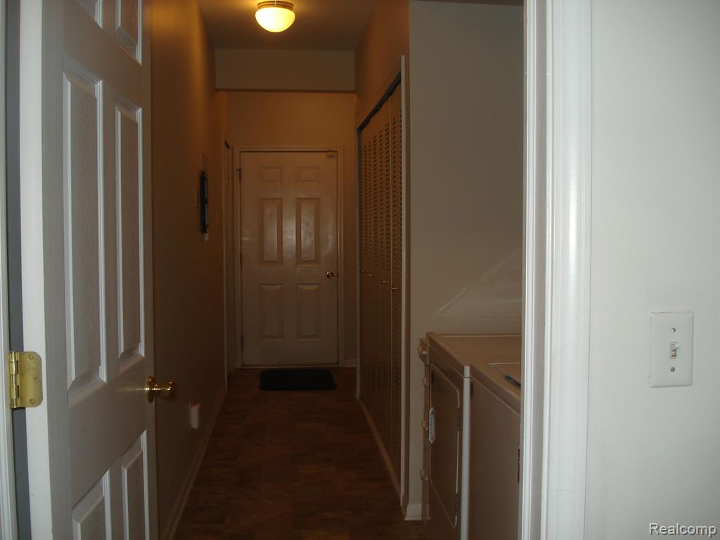 1924 FLAGSTONE Circle, Rochester, MI 48307 — Photo 18