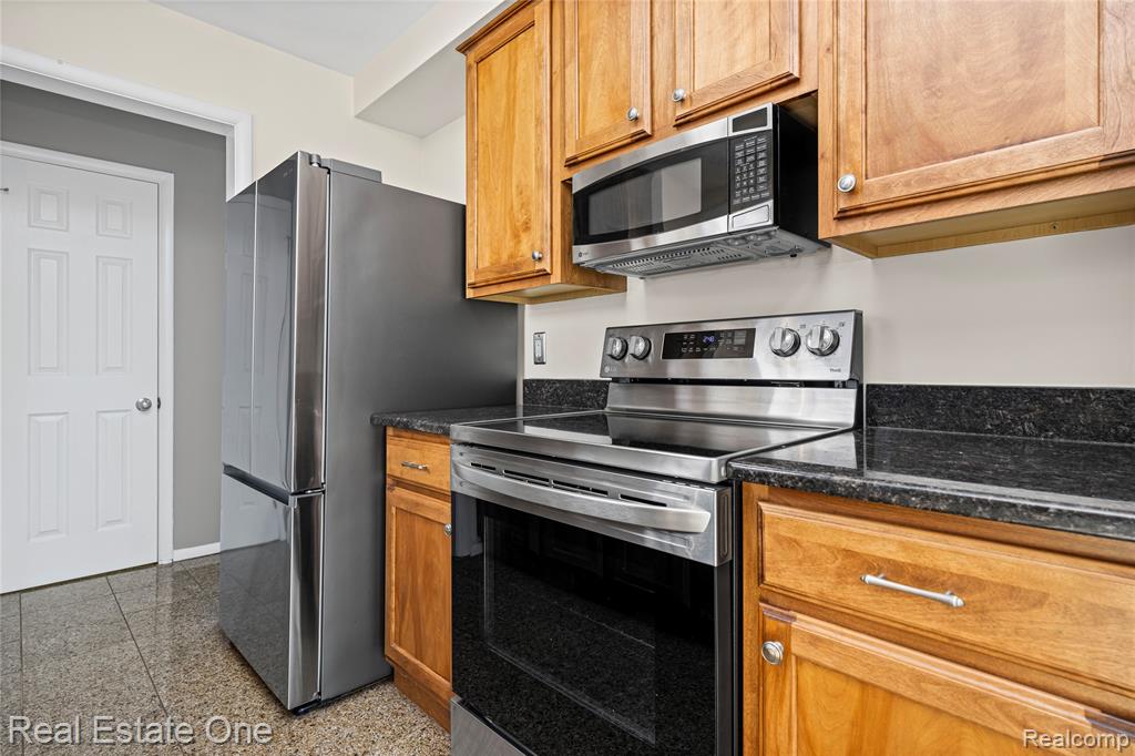 556 Bloomfield Court, Birmingham, MI 48009 — Photo 11