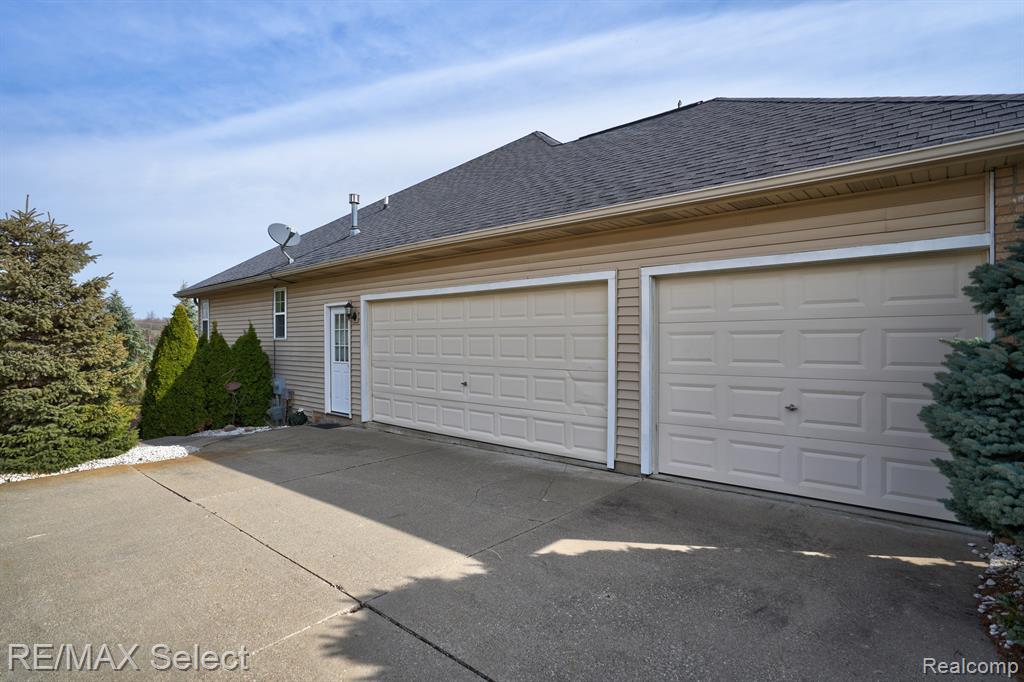 4392 OAK TREE Trail, Fenton, MI 48430 — Photo 6