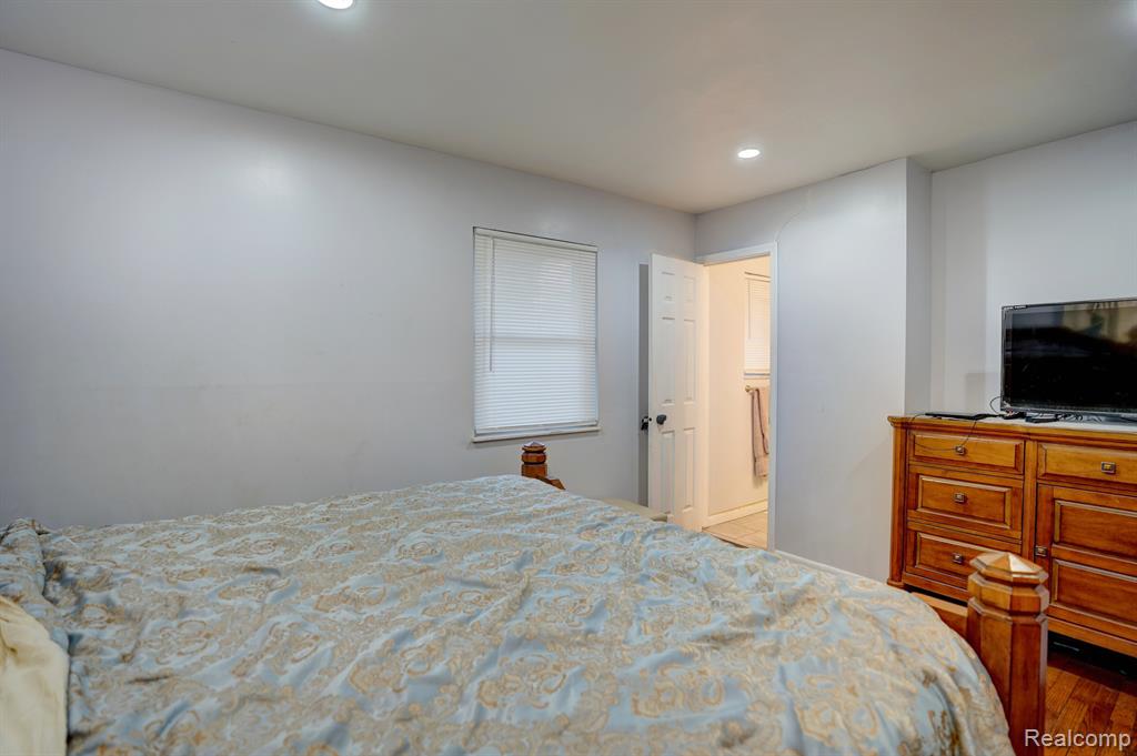 4048 W CARPENTER Road, Flint, MI 48504 — Photo 14