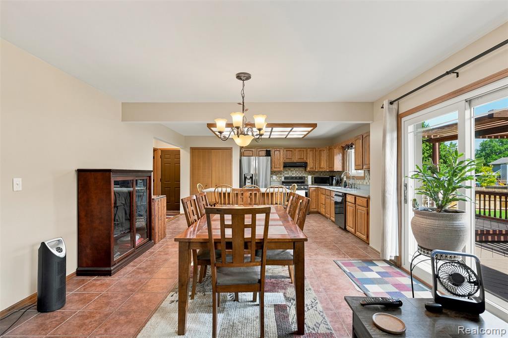 10780 Oxbow Lakeshore Drive, White Lake, MI — Photo 11