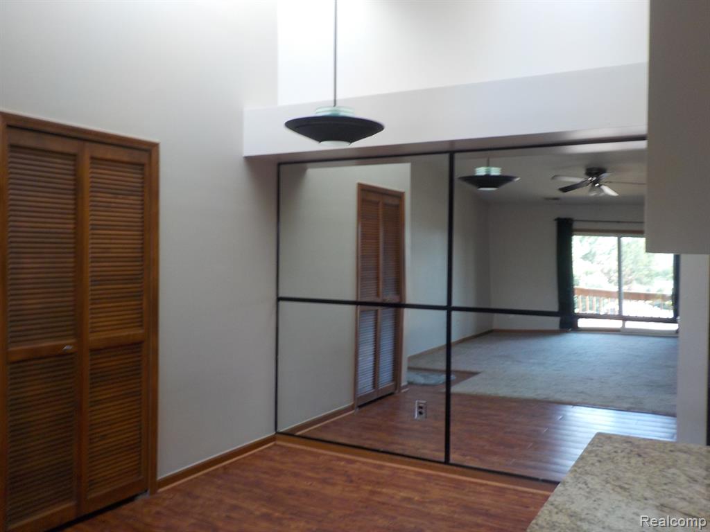 1205 HARBOUR Drive, 40, Trenton, MI 48183 — Photo 6