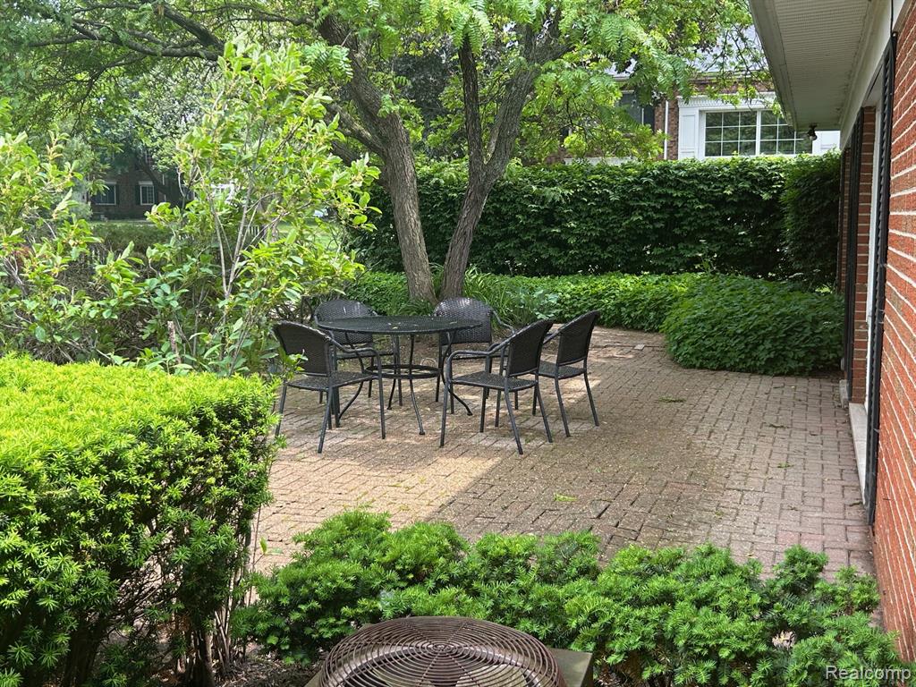 595 E FOX HILLS Drive, Bloomfield Hills, MI 48304 — Photo 27