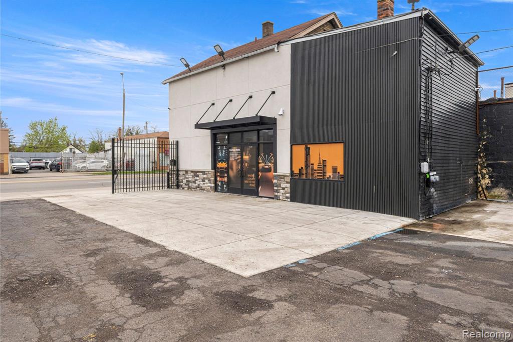 19420 W Warren Avenue - Photo 4