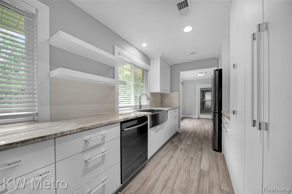 4096 CHESTNUT HILL Drive, Troy, MI 48098 — Photo 11