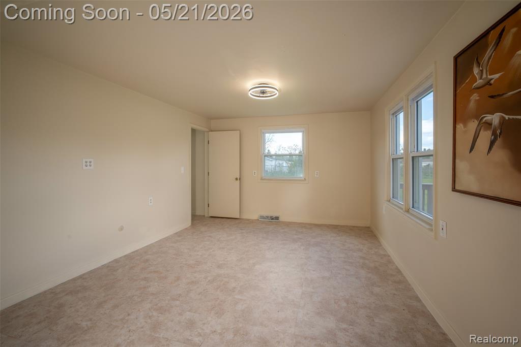 420 Wellsboro Street, Walled Lake, MI 48390 — Photo 12