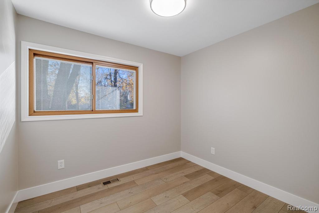 8695 Pacton Drive, Shelby Twp, MI 48317 — Photo 25