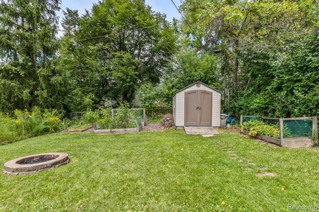 369 LARKSPUR Street, Ann Arbor, MI 48105 — Photo 35