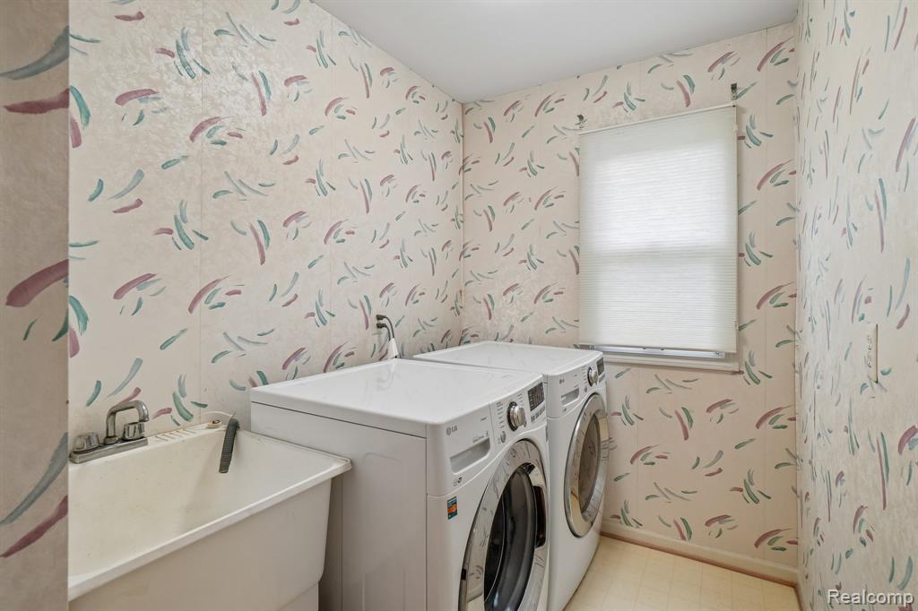 42738 Wimbleton Way, Novi, MI 48377 — Photo 17