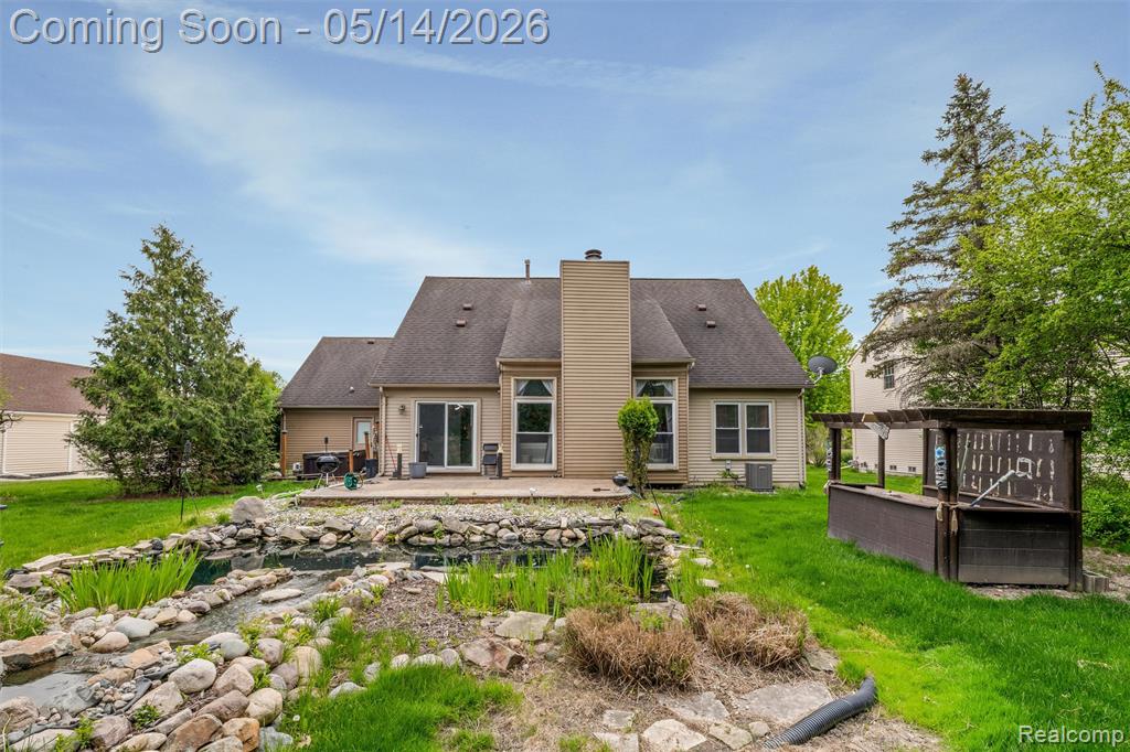 27526 Bridle Hills Drive, Farmington, MI 48336 — Photo 37