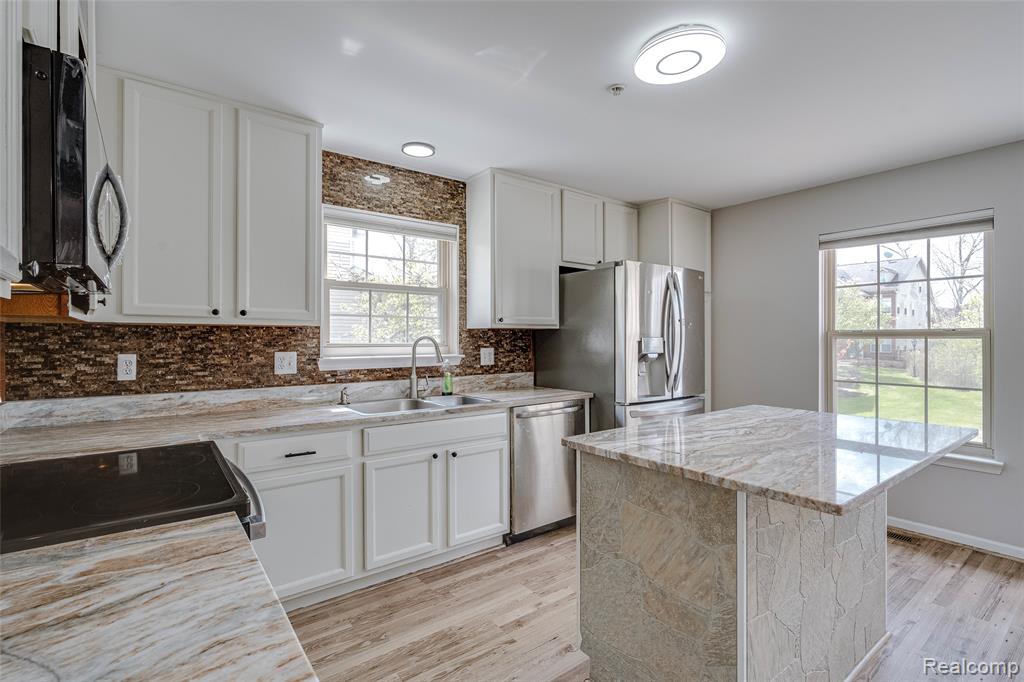 454 Old Pine Way, Walled Lake, MI 48390 — Photo 21