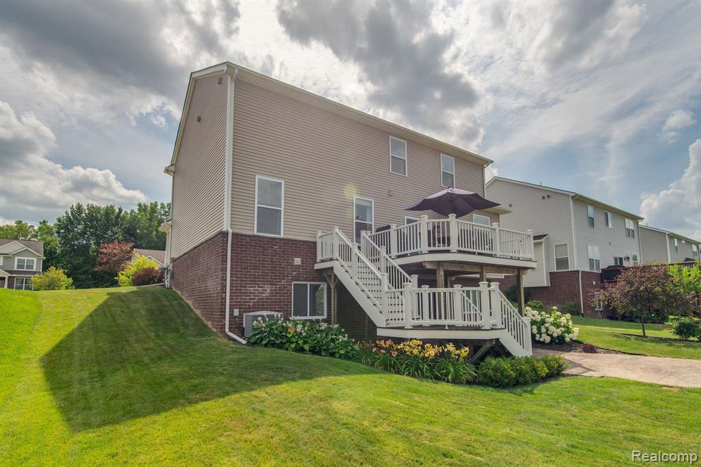 58096 SUNFLOWER Circle S, New Hudson, MI 48165 — Photo 19